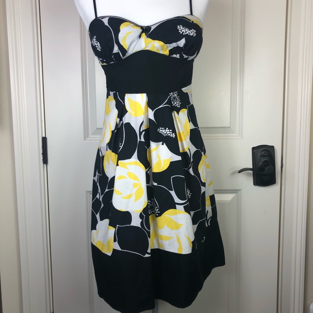 ☀️Summer flowered dress size small☀️